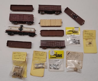 HOn3 possibly HOm 8 Freight Cars + Parts