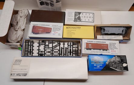 HO Scale 10 Car Kits - many are Craftsman type