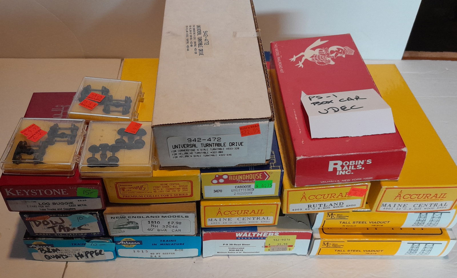 HO Scale Car Kits (15) + Trucks (3) (1 of 2)