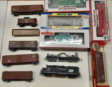 HO Scale Group: Boxed, Loose, 2 loco chassis