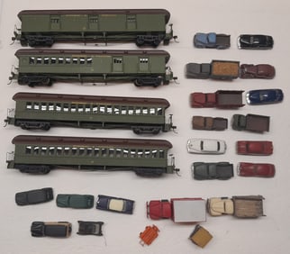 HO Scale 4 Custom Passenger Cars + 21 Vehicles