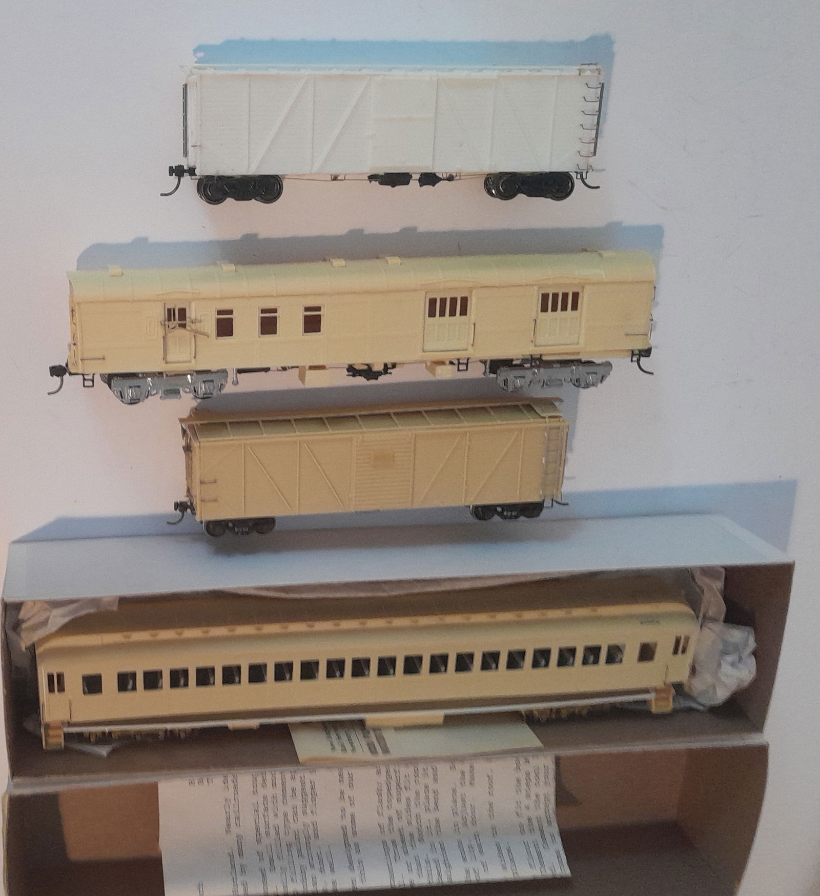 HO Scale 4 Craftsman Car Kits Assembled - nice builds (1 of 3)