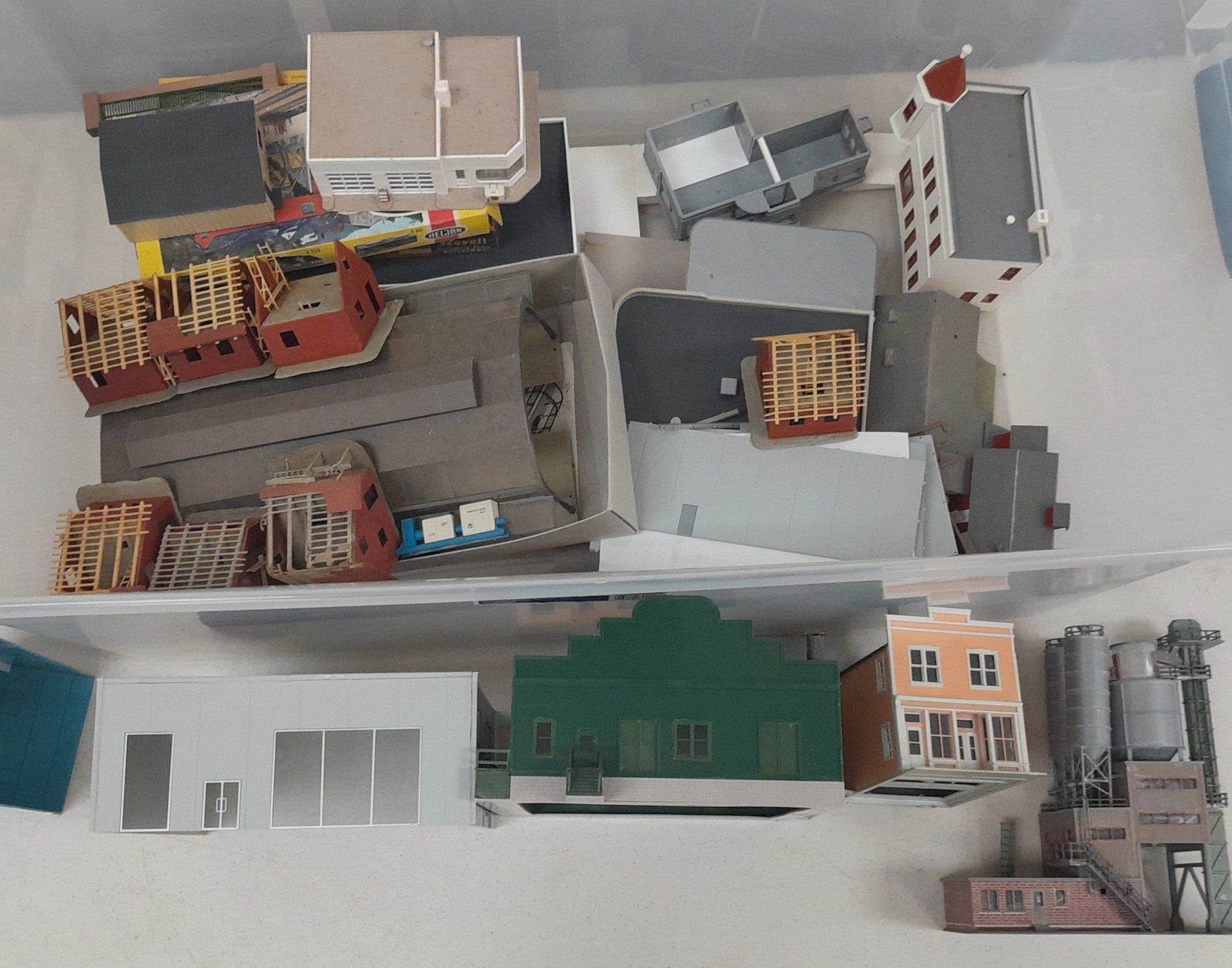 HO Scale Tub of built Plastic Structures (1 of 1)