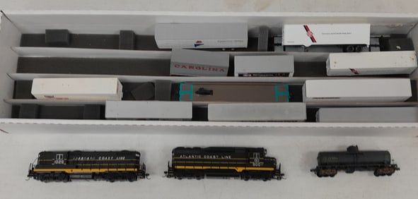HO Scale DCC Locomotives and some rolling stock