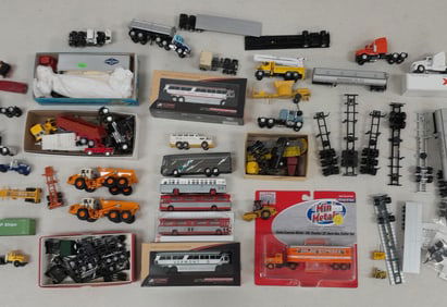 HO Scale - Loose tracks and other vehicles and parts.