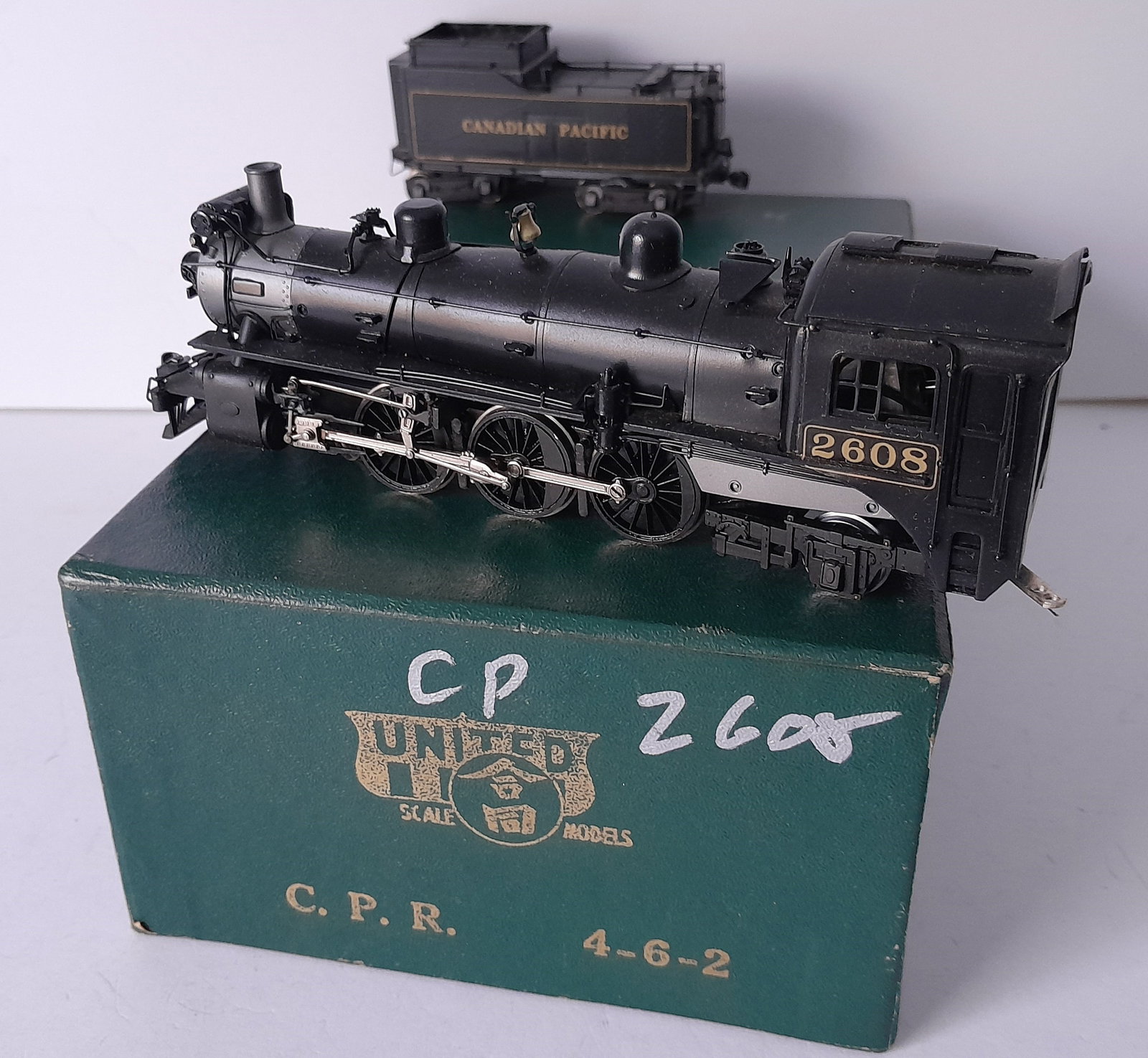 HO Brass - United CPR #2608 a 4-6-2 custom paint (1 of 8)