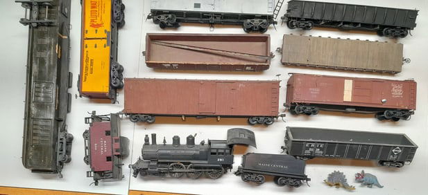 O Scale Freight Cars some Plastic some Oldies (11)
