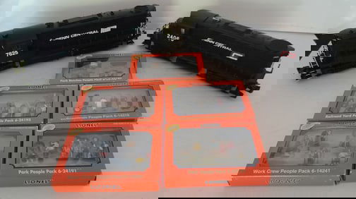 Lionel / MTH 2 loose Penn Central DIesels + 5 Sets of Figures