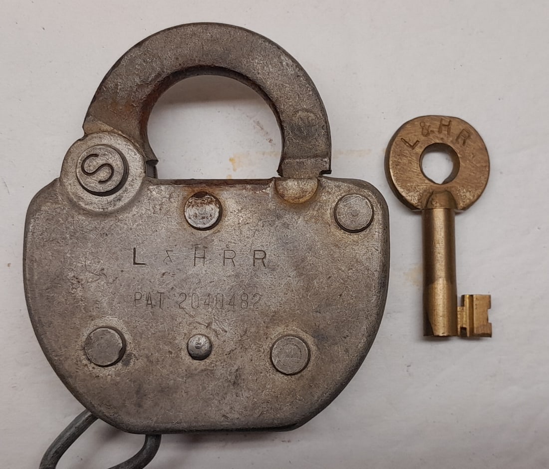 Lehigh & Hudson River Adlake Lock & Key L&HRR / 1611 (1 of 2)