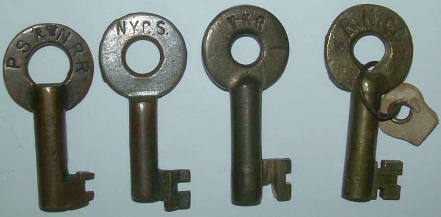 4 Brass Switch Keys: PS&N, NYC TH, YKR, RNCo: 4 Brass Switch keys: Pittsburg Shawmut & Northern standard switch. #2 NYC "TH" for Tool House unusual bit for NYC. #3 YKR is Genesee & Wyoming - York Ry a PA affiliate. #4 is PNCo nice Bohannan that c