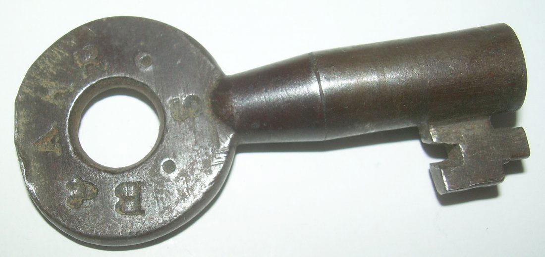 Boston & Albany Tapered Barrel Switch Key: Nice old tapered barrel Ritchie & Son product with standard B&A switch bit. I am not sure if Ritchie & Son or Ritchie & Boyden is older. Both are always tapered with nice markings. Made of steel. Nice