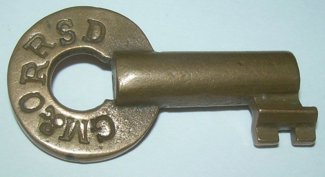 Gulf Mobile & Ohio RR "SD" Switch Key Slaymaker: Gulf Mobile & Ohio Railroad - "SD" must be a divisional marking. Slaymaker straight line hallmark with "6930" in smaller lettering on reverse. Nice smaller key.