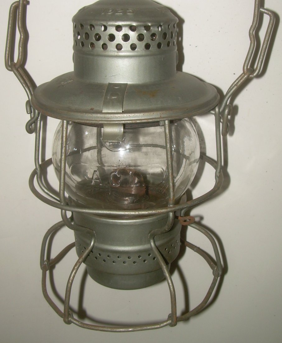 Atlantic Coast Line Cast Short Globe Lantern: Atlantic Coast Line Adlake Kero model railroad lantern. Clearly stamped ACL on the lid. It has a very nce Cast ACL in an oval panel on the globe. The globe also has the Corning Cnx logo. It comes with