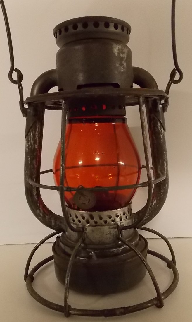 Fonda Johnstown & Gloversville RR Lantern Amber: A very unusual Vesta model with a top that looks like a bellbottom Vesta model. No date code, just a row of 4 patents. This is a “tall” Vesta model with the correct smooth sided pot. The bail does