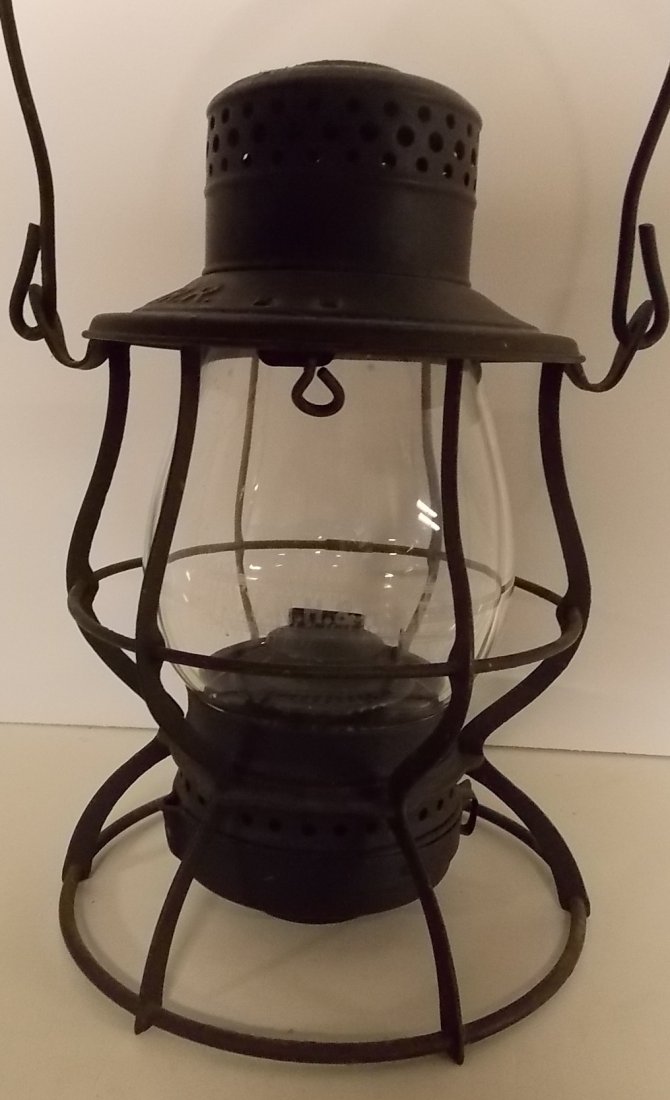 New Haven Keystone Lantern MacBeth 220 TRACK Etch: The New Haven did not order a lot of Keystone Casey frames. This one is painted black and it seems to be very solid. Like many other Casey's it has 2 small holes punched in the top. It has the unusual