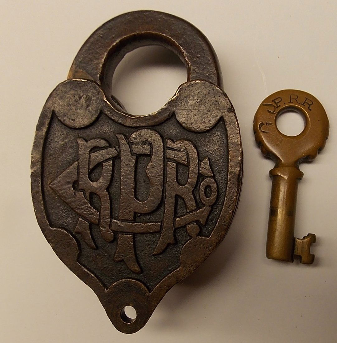 Pennsylvania Railroad Cast Back Lock & Knobby Key (1 of 4)