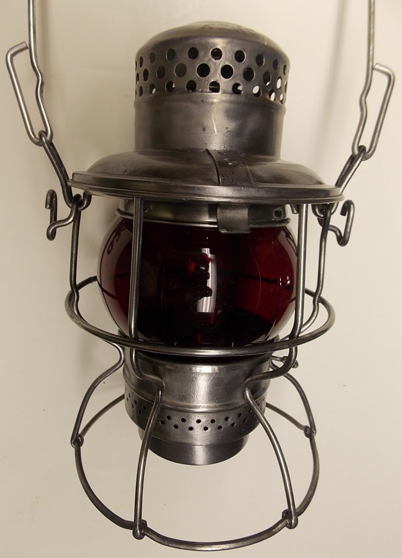 Penn Central Railroad Lantern - Like New (1 of 4)