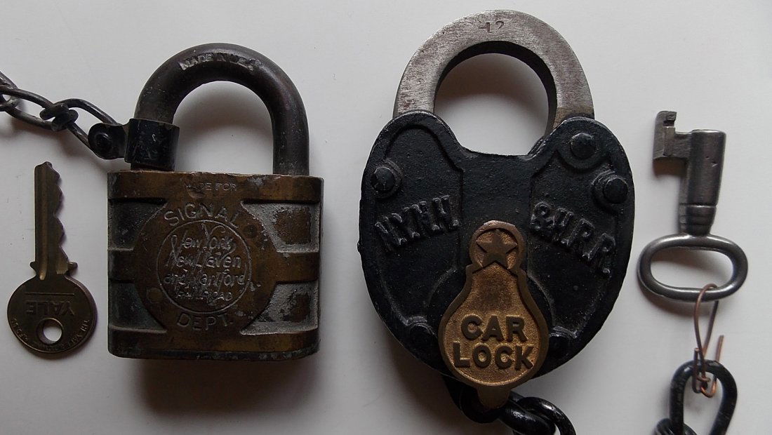 2 New Haven Locks with Keys Car Signal (1 of 4)
