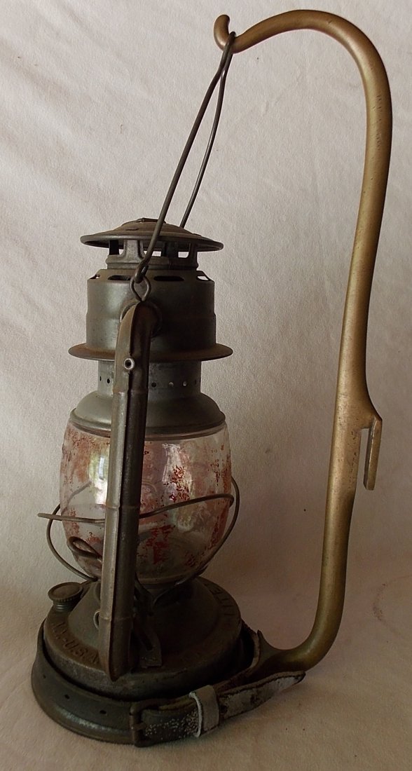 Dietz No 2 D-Lite Lantern with Fire Bracket (1 of 4)
