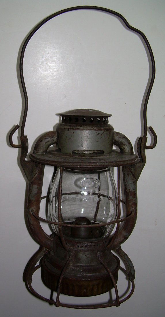 Lehigh & New England Railroad Dietz Lantern (1 of 4)