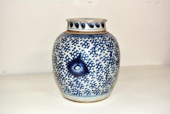 Blue and white Ginger Jar: Blue and white paintingds, 7.5 in H.