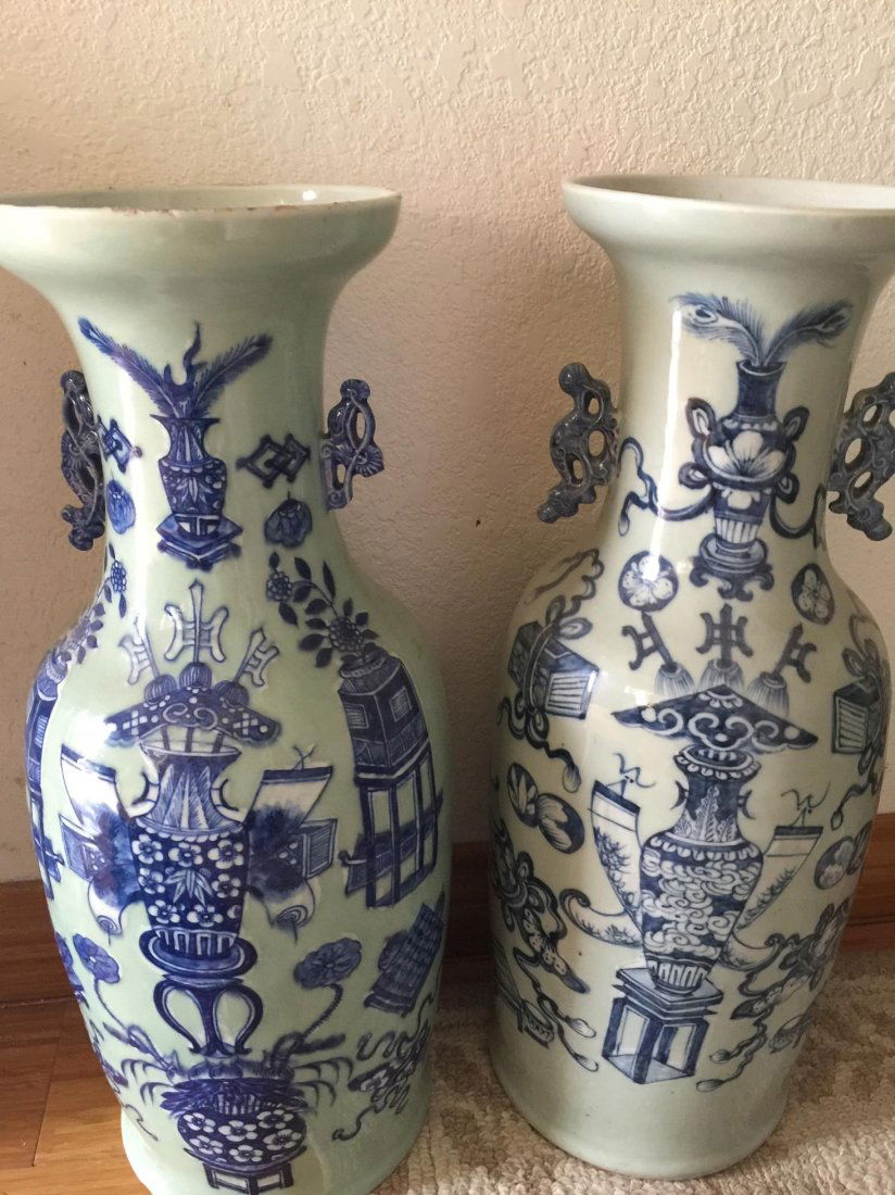two porcelain vase (1 of 4)