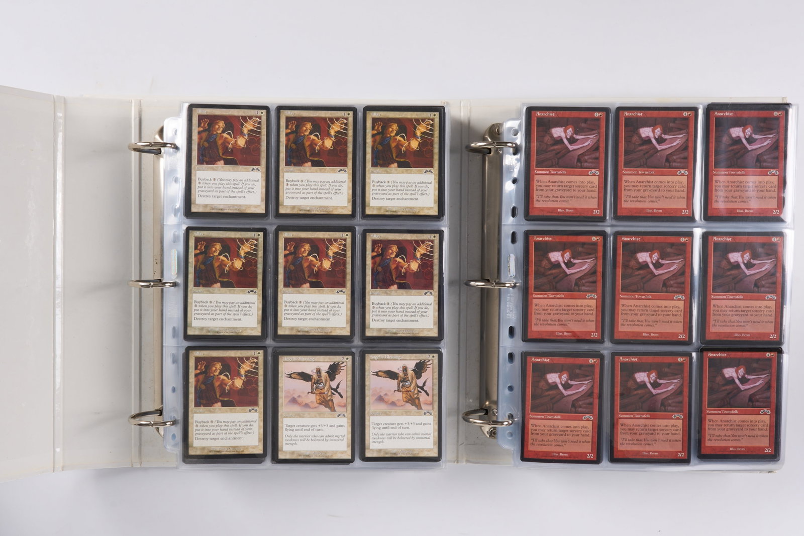 Exodus- 2 Folder Collection: This lot features x2 folders filled with cards from Exodus, the fourteenth Magic expansion released in June 1998 as the third set and second small expansion in the Tempest block.The cards are