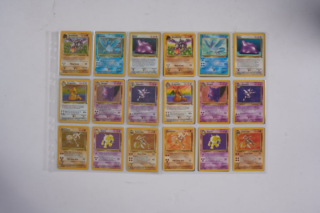 Fossil Complete Set Unlimited 62/62 (NM): This lot features a complete Fossil set, released in 1999. The general condition of the set is in the NM range, as the cards were pulled from boosters and put straight into 9 pocket pages over 25