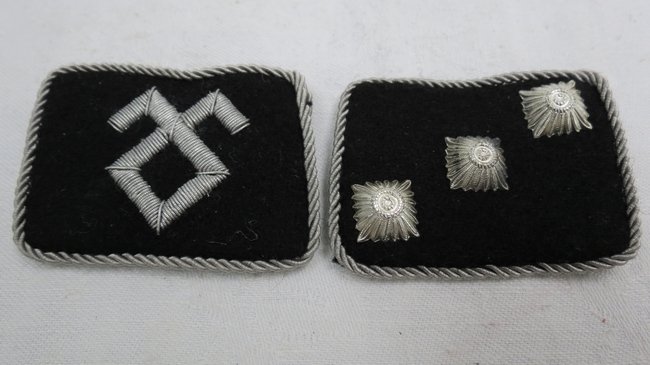 A pair of WWII German collar tabs- SS Division Prinz Eu: A pair of WWII German collar tabs- SS Division Prinz Eusen.
