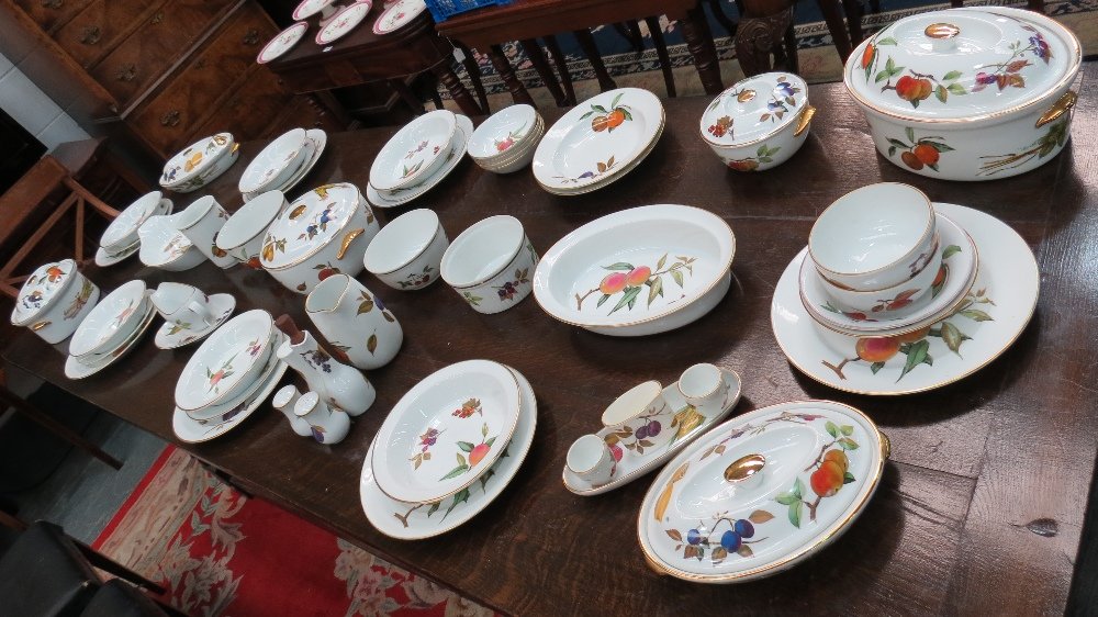 A large quantity of Royal Worcester dinn: A large quantity of Royal Worcester dinnerware for six persons, including five covered vegetable dishes, condiment sets, souffle dish etc.