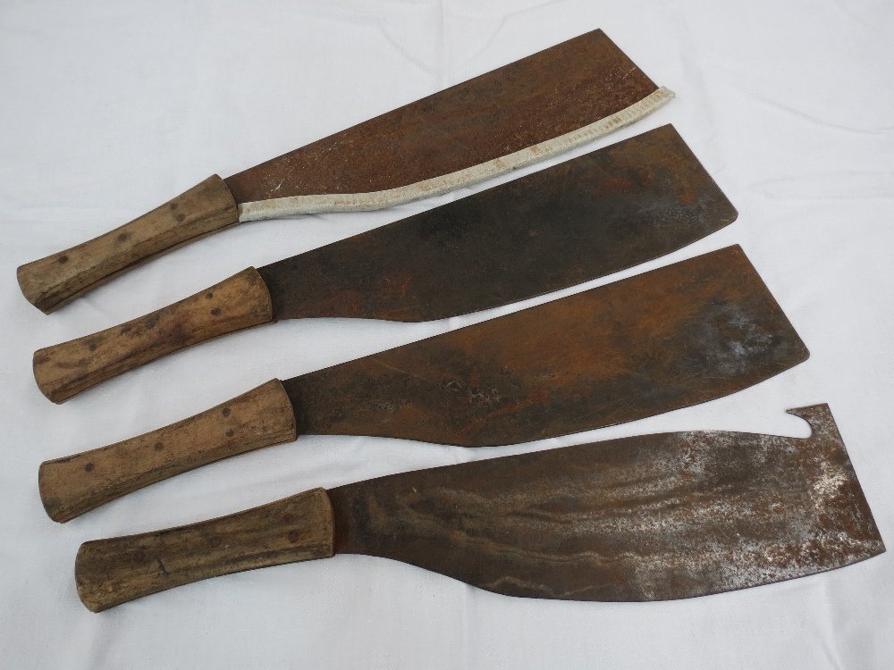 Five machetes with steel blades and beech handles.: Five machetes with steel blades and beech handles.