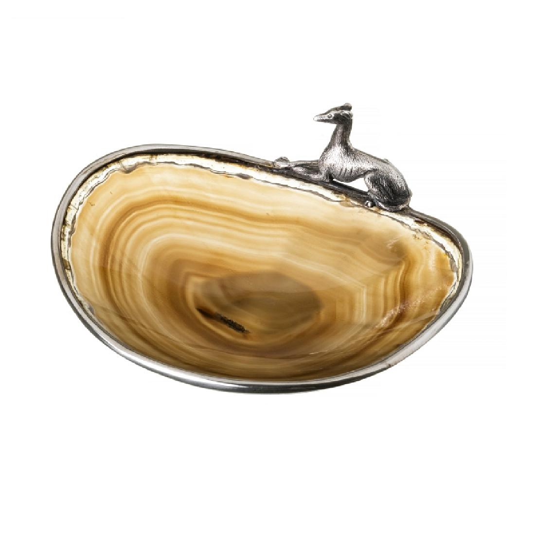 LUIZ FERREIRA (1909-1994) - Silver hound ring holder: Bowl in agate with silver monture with a greyhound figure, 833 contrast (1938-1984), marked 'LF'.Dim.: 13.5 cm.