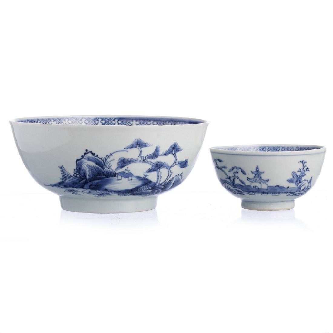 Punch bowl and a bowl in Chinese porcelain, Nanking (1 of 1)
