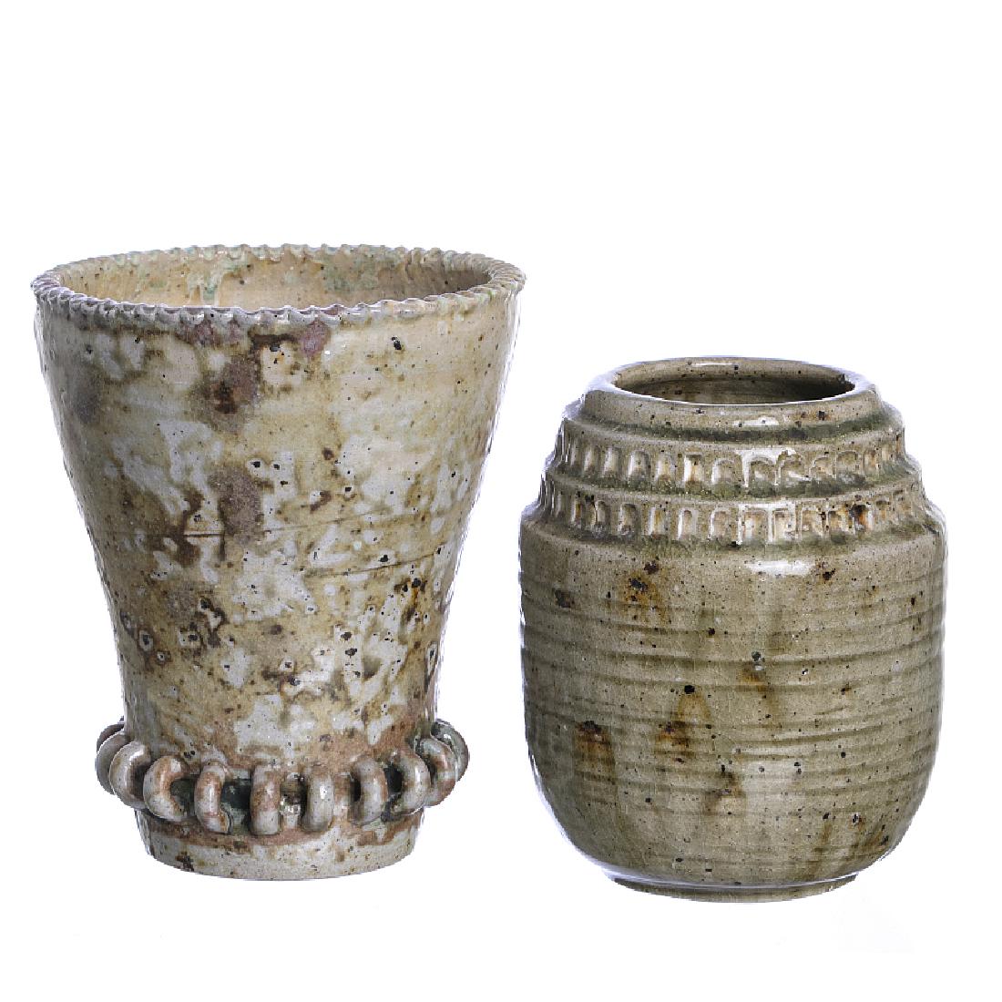 JEAN (1913-1992) e JACQUELINE LERAT (1920-2009) - Two: France, c. 1950, La Borne, pyrite stoneware, wood fired, glazed, relieved and incised decoration. Signed J. Lerat, La Borne, numbered 221 and 131. Craquelure on one of them. Dim.: 16.5 cm and 19.5 cm.