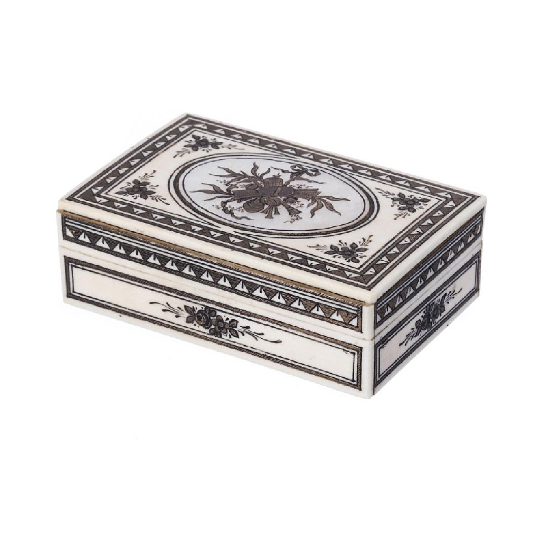 Case in ivory and silver (1 of 1)