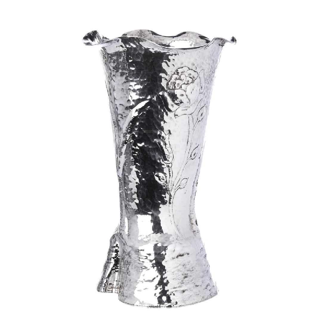 Vase in hammered silver (1 of 1)