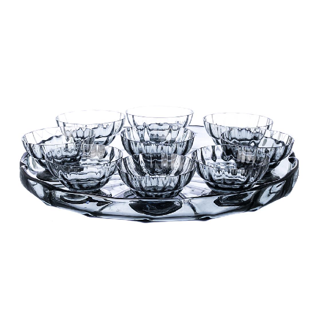 DAUM NANCY - Set with a tray and bowls: France, set of nine bowls and a tray in lobed glass. Marked 'Daum Nancy'. Very slight losses on the rims. Dimension of the bowls:9.2cm, of the tray:35cm.