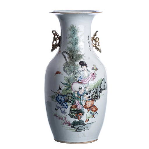 Chinese Porcelain 'figurine' Jar