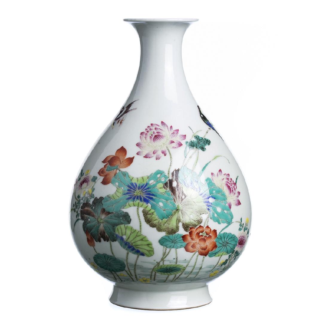 'Lotus flowers' vase in chinese porcelain, Minguo