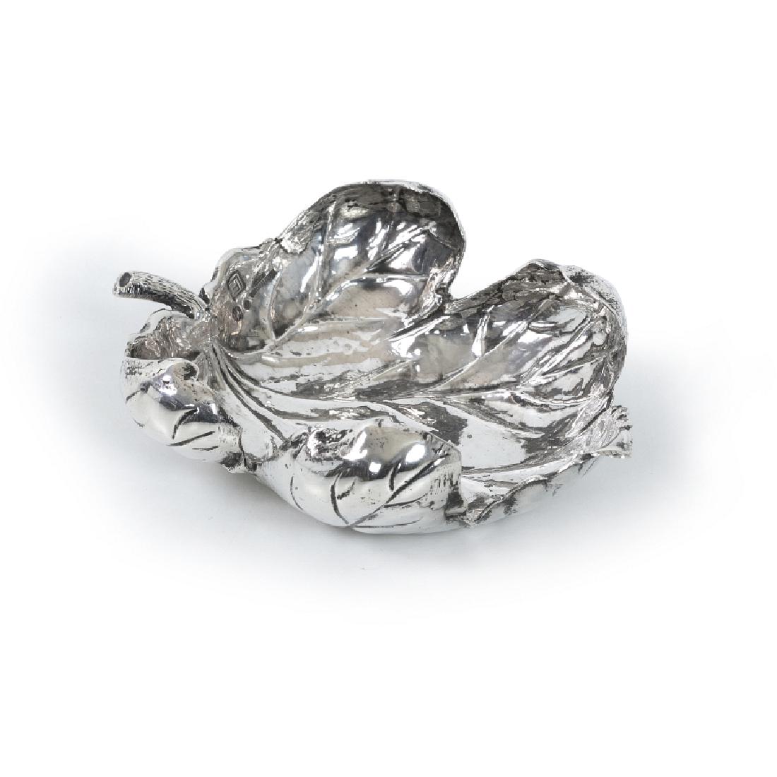 LUIZ FERREIRA (1909-1994) - Bowl 'Leaf': Portuguese silver, 833 eagle assay marking (1938-1984), goldsmith's mark Delmar Gomes Pinheiro (1945-1981), marked 'David Ferreira, Porto' and 'LF', in leaf shape with naturalist chiselled. Signs of w