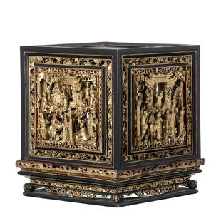 Chinese lacquer and giltwood lantern: China, second half of the 19th century, in lacquer, with gold decoration, casted and carved representing figures in daily scenes, floral friezes with butterflies. Minor faults. Dim.:30x26x25,5cm.