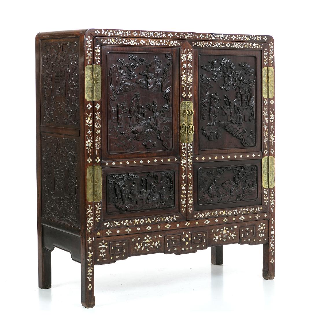 Chinese Hongmu cabinet with mother-of-pearl (1 of 1)