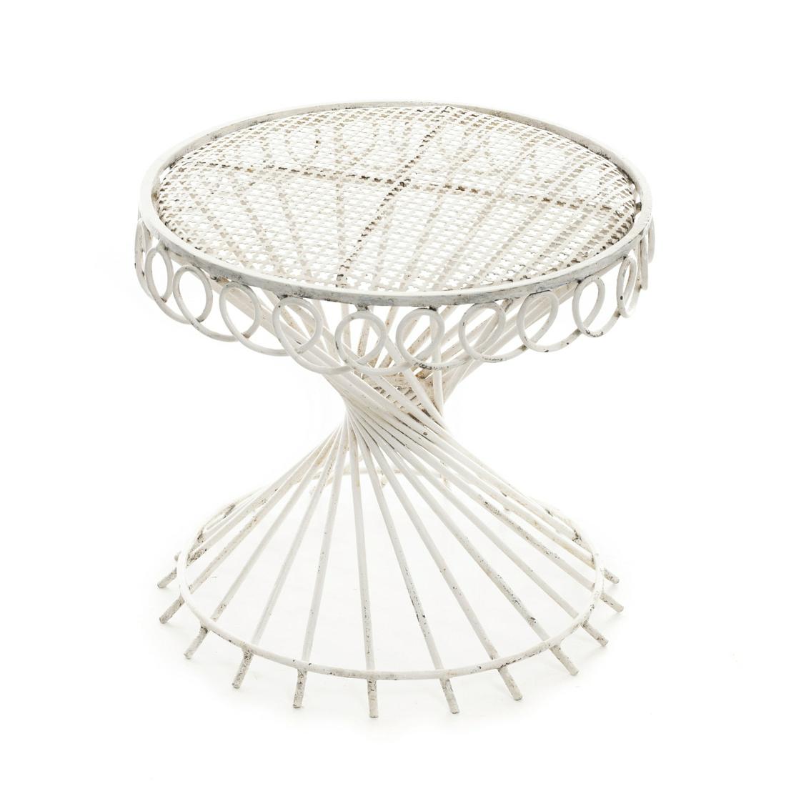 MATHIEU MATEGOT (1910-2001) - Antheos Stool: France, c.1955, lacquered metal, modeled and perforated. Signs of use, oxidation. Dim .: 42x46cm.