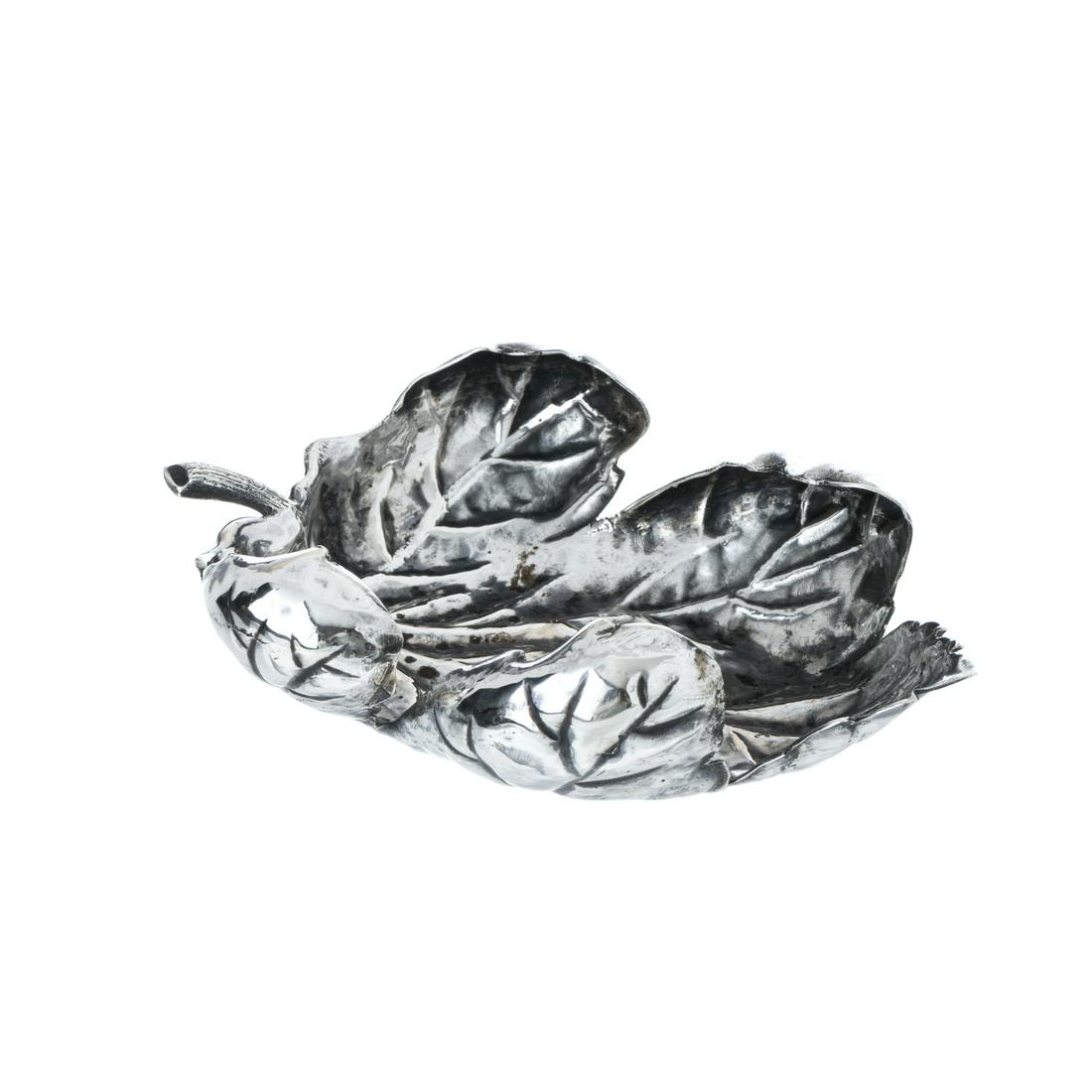 LUIZ FERREIRA (1909-1994) - Leaf: Portuguese silver, 833 eagle assay markings (1938-1984), silversmith's mark Delmar Gome Pinheiro (1945-1981), marked 'David Ferreira, Porto', scalloped and embossed decoration. Signs of wear. Weight a