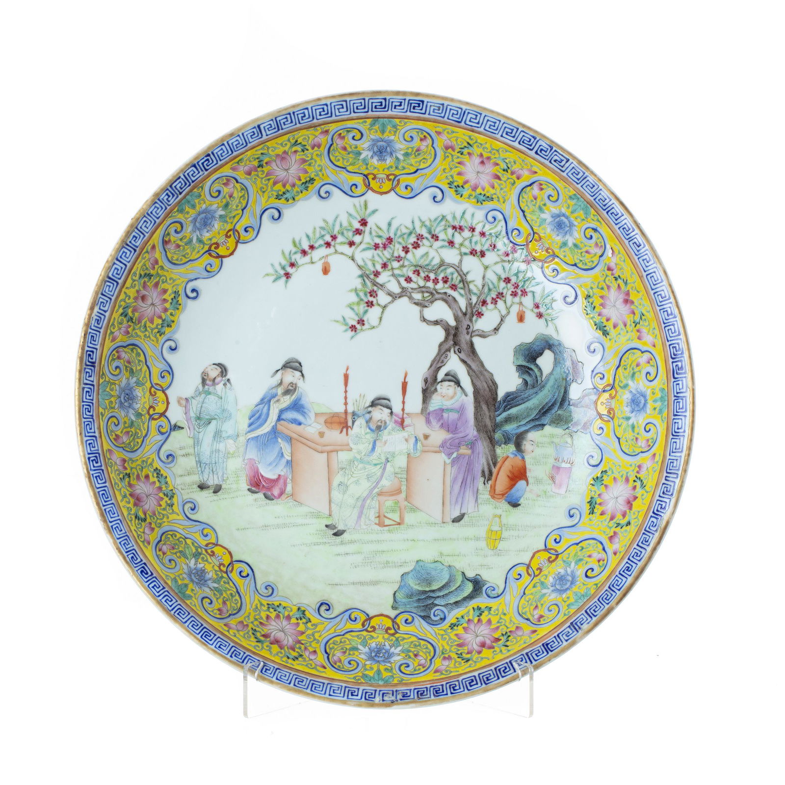 Large plate 'scholars' in Chinese porcelain (1 of 1)
