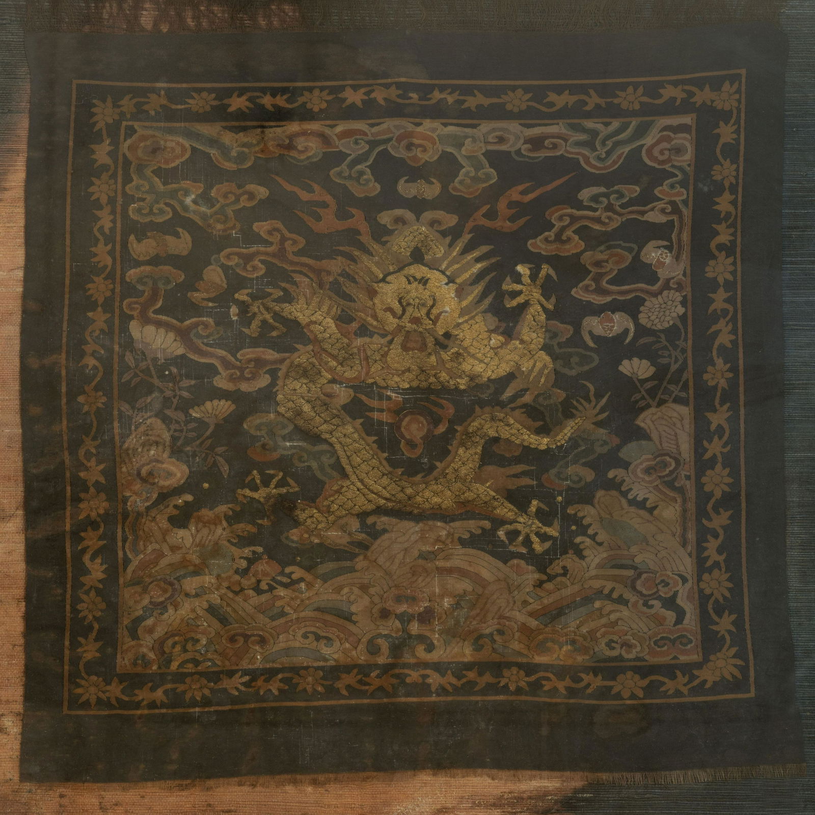 Chinese rank badge 'dragon' embroidery (1 of 1)