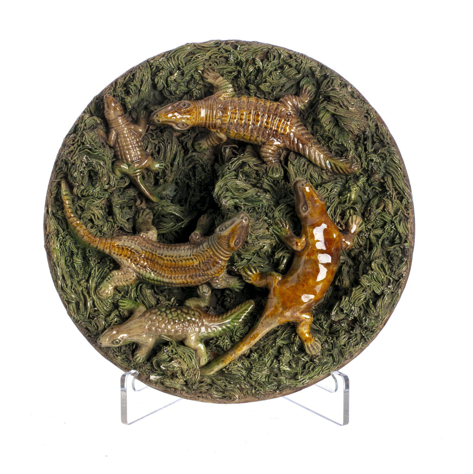 19th Century Portuguese Palissy ware lizard plate: Faience of Caldas da Rainha, made by Manuel Mafra, 19th century, representing crocodiles among moss. Marked. Minimal restoration. Dim .: 21cm.