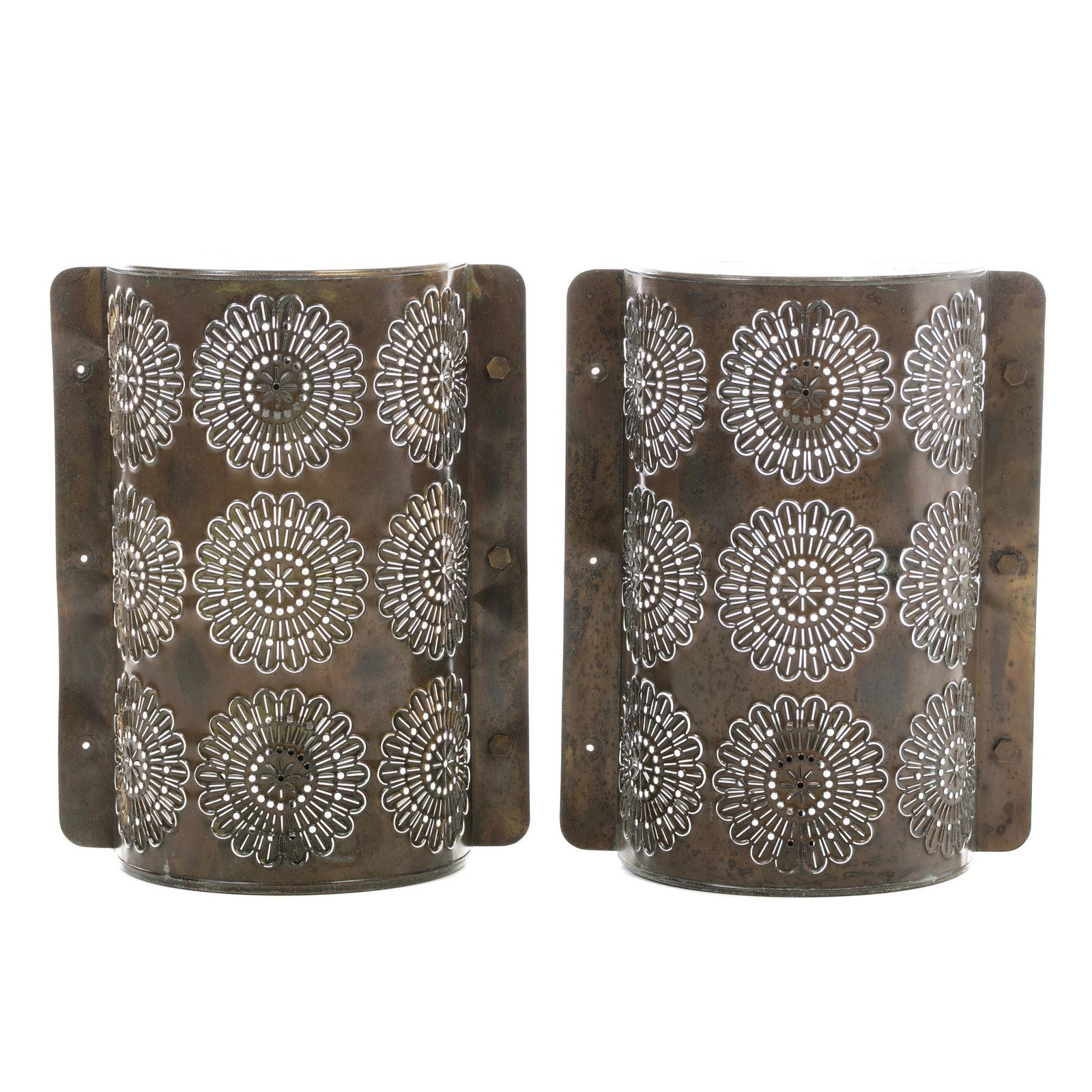 PORTUGUESE WORK, c.1960 - Pair of modernist appliquÃ©s: Portugal, c.1960 / 70, in copper, stylized fenestrated vegetal decoration. From Casino Estoril. Signs of use. Dim .: 51x40x15cm.