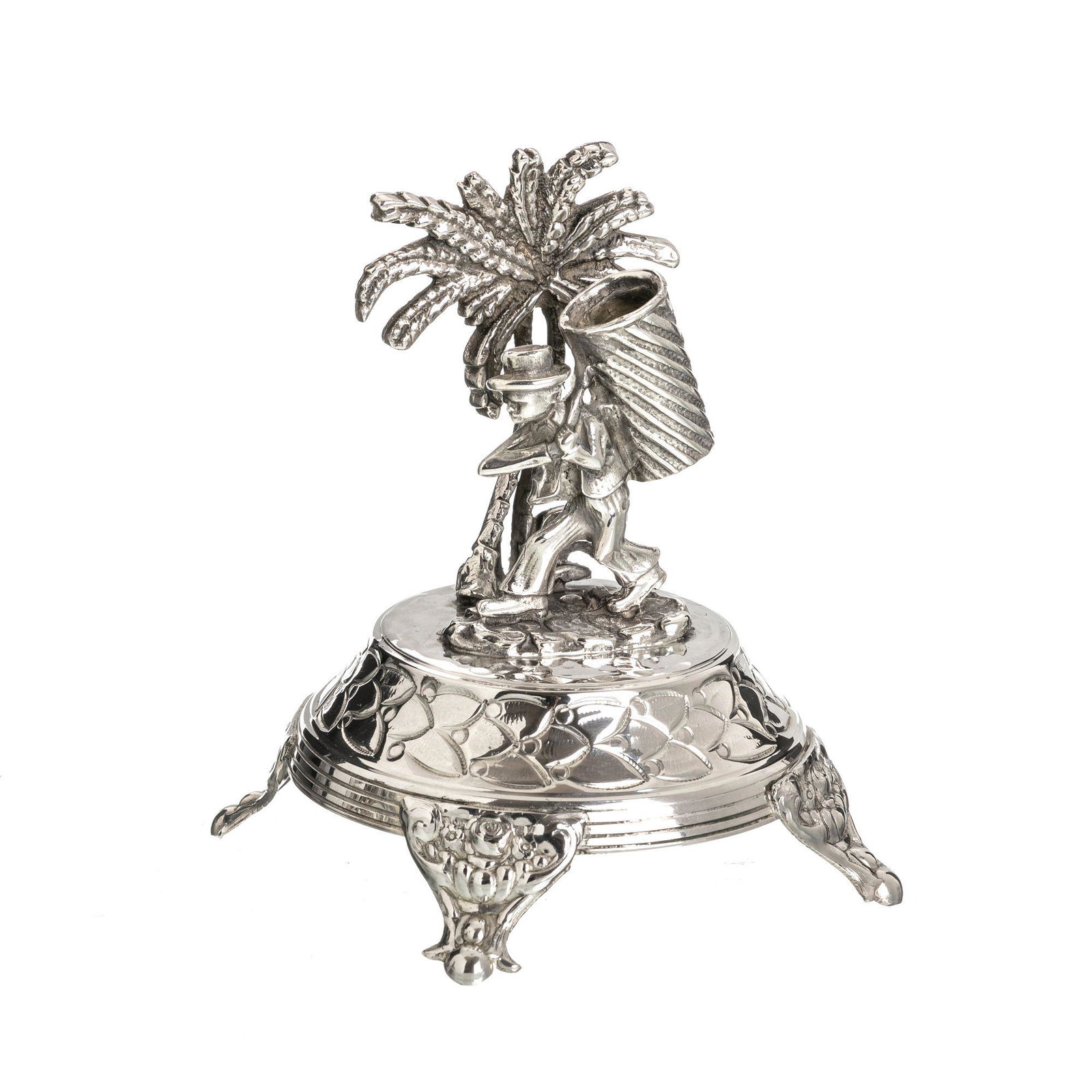 Figurative toothpick in silver: Portuguese silver, pelican and 835 eagle assay marking (after 1985), chiseled and raised decoration representing a man with a basket. Signs of use. Approx.weight:2017g. Dim.:11,5cm.
