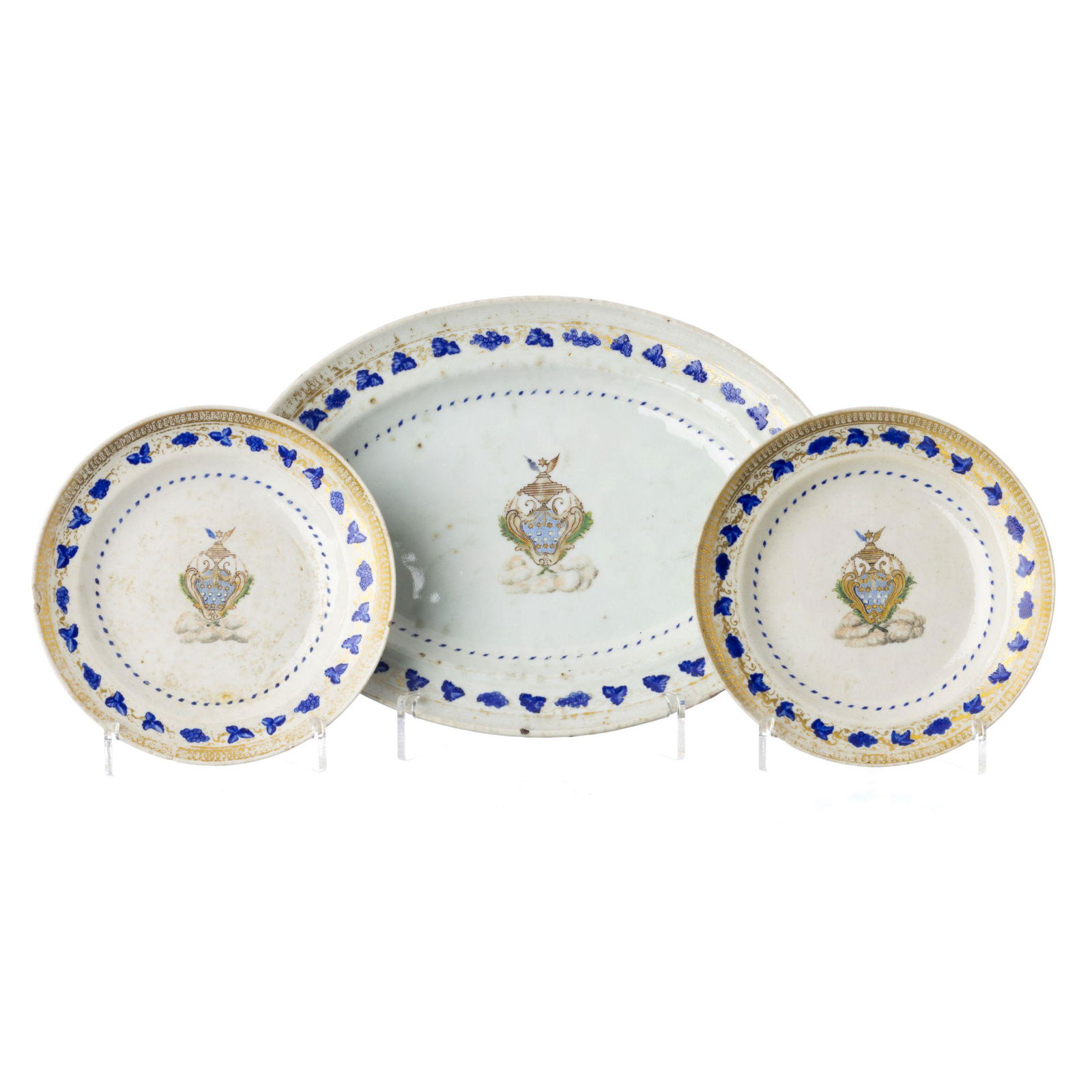 Two cups and platter emblazoned, in Chinese porcelain, Jiaqing (1 of 1)